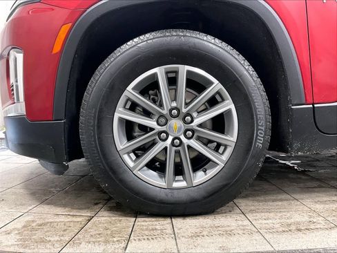 Used 2023 Chevrolet Traverse LT w/ Rear Camera Mirror Package image 7