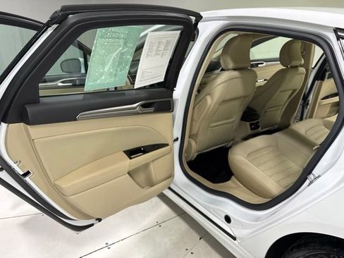 Used 2016 Ford Fusion SE FWD image 17