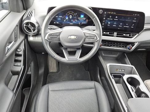 Used 2025 Chevrolet Equinox LT w/ Convenience Package II FWD image 12