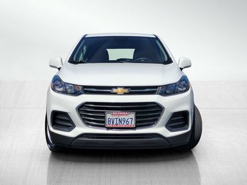 Used 2021 Chevrolet Trax LS w/ Fleet Convenience Package FWD image 2