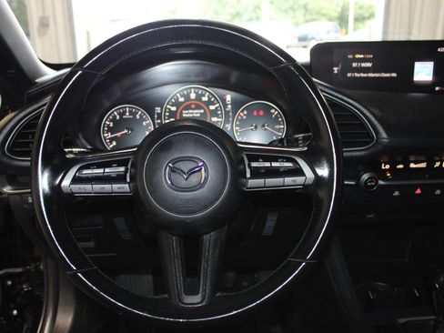Used 2021 MAZDA MAZDA3 s FWD image 10