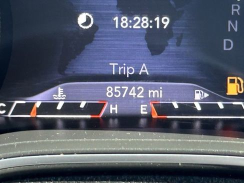 Used 2020 Jeep Cherokee Limited image 19