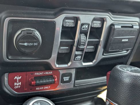 Used 2019 Jeep Wrangler Unlimited Rubicon AWD/4WD image 14