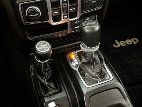 Used 2023 Jeep Wrangler Unlimited Sahara w/ Cold Weather Group AWD/4WD image 20