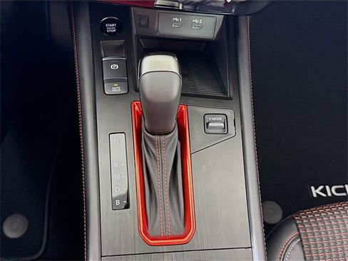 Certified 2025 Nissan Kicks SR image 17