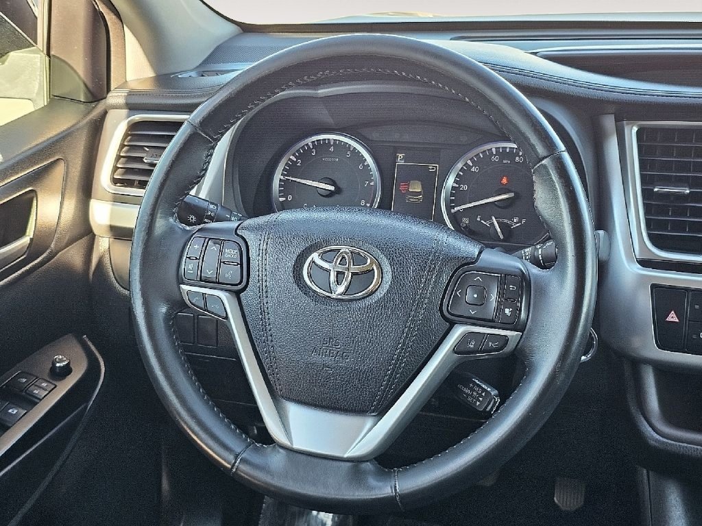 Used 2017 Toyota Highlander XLE FWD image 34