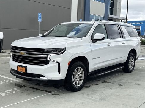 Used 2024 Chevrolet Suburban LT image 7