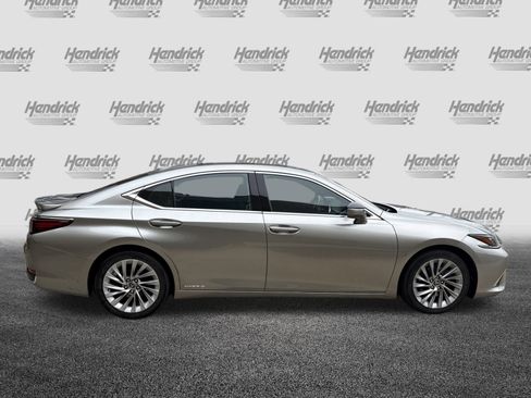 Used 2019 Lexus ES 300h w/ Accessory Package image 11