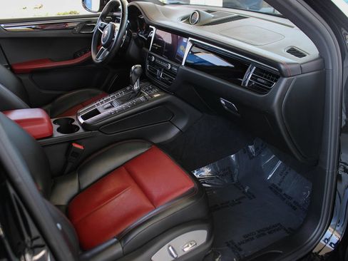 Used 2019 Porsche Macan AWD/4WD image 19
