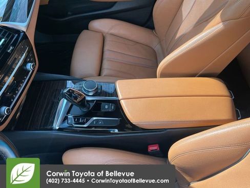Used 2019 BMW 530e xDrive w/ Convenience Package image 18