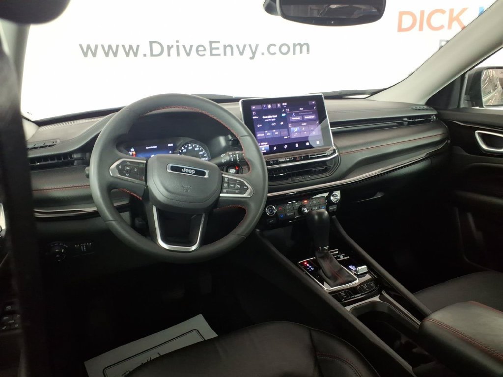Used 2022 Jeep Compass Trailhawk AWD/4WD image 10