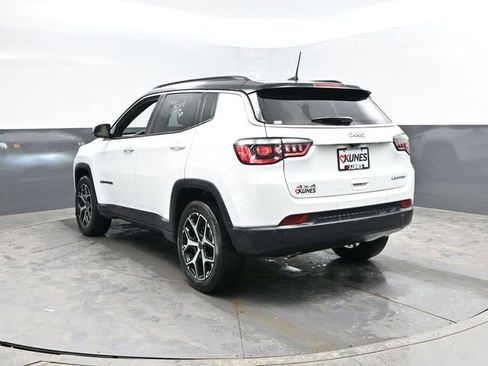 Used 2025 Jeep Compass Limited image 7