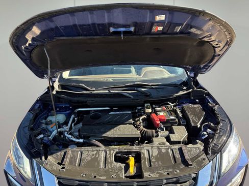 Used 2023 Nissan Rogue SV image 27