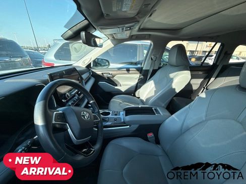 Used 2023 Toyota Highlander Limited AWD/4WD image 5