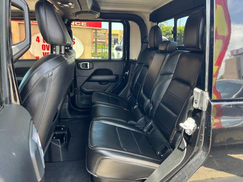 Used 2020 Jeep Gladiator Overland AWD/4WD image 30