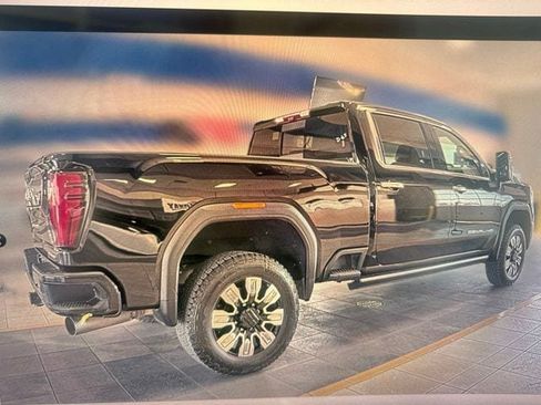 Used 2024 GMC Sierra 2500 Denali w/ Denali Reserve Package AWD/4WD image 3