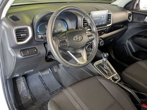Used 2025 Hyundai Venue SEL FWD image 14