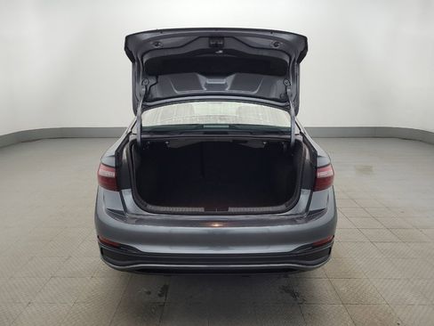 Used 2024 Volkswagen Jetta SE image 29