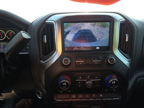 Used 2021 Chevrolet Silverado 1500 LT image 12