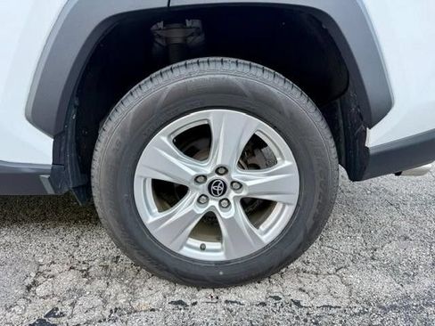 Used 2021 Toyota RAV4 XLE AWD/4WD image 2