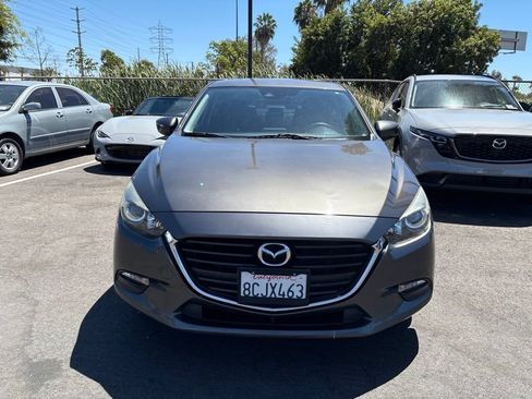 Used 2018 MAZDA MAZDA3 Touring FWD image 3