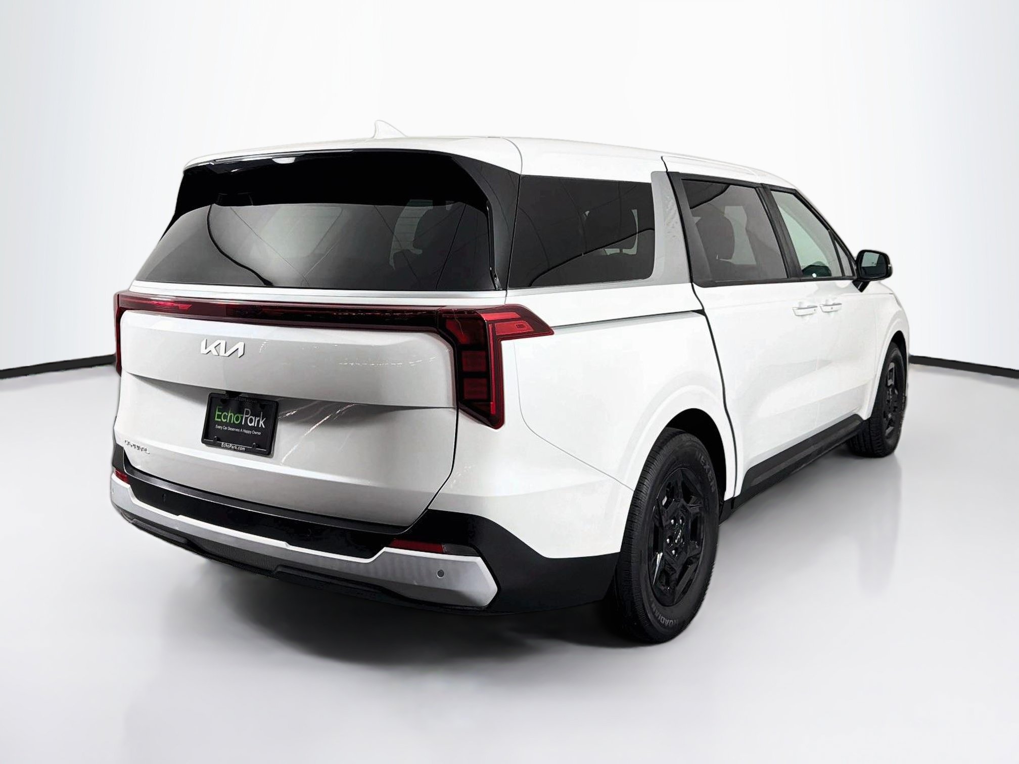 Used 2025 Kia Carnival FWD image 9
