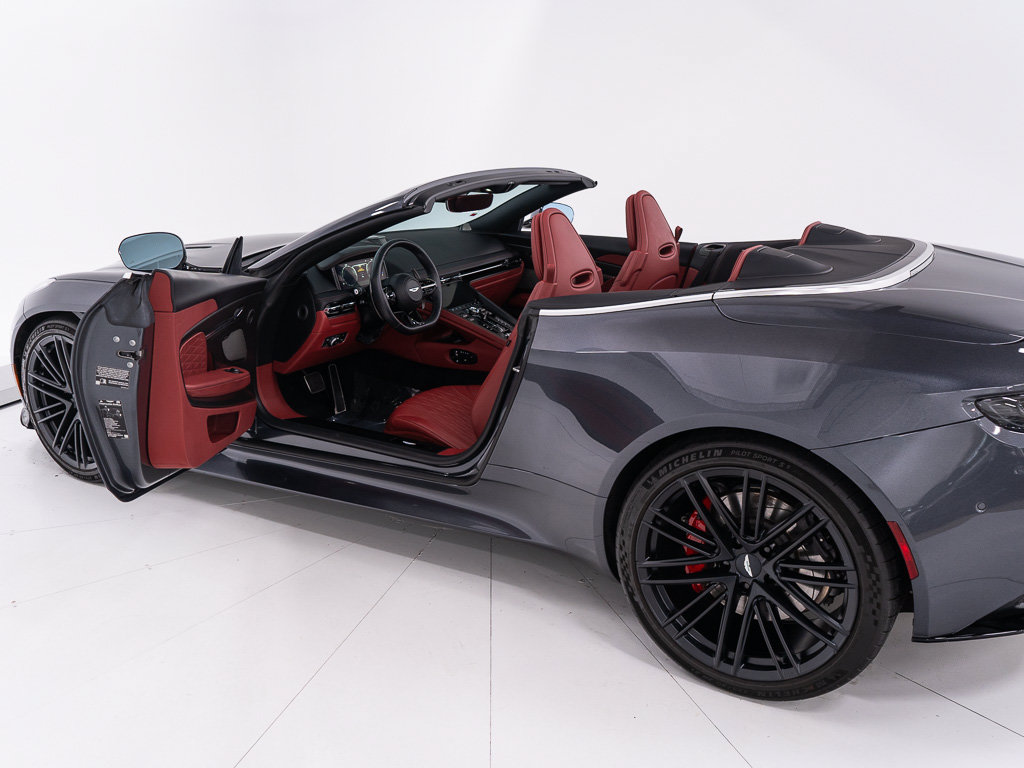 Used 2025 Aston Martin DB12 Convertible RWD image 17