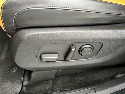 Used 2023 Kia Carnival EX FWD image 11