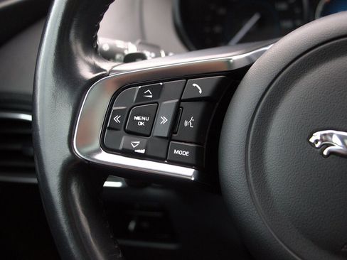 Used 2020 Jaguar F-PACE Prestige image 27