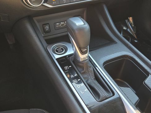Used 2024 Nissan Sentra SV FWD image 26