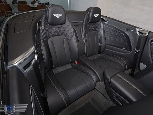 Used 2022 Bentley Continental GT V8 image 18
