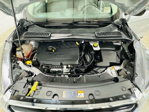 Used 2018 Ford Escape SE w/ SE Sport Appearance Package image 8