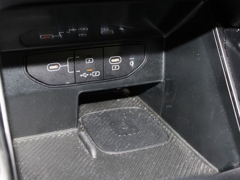 Used 2024 Kia Sorento S image 31