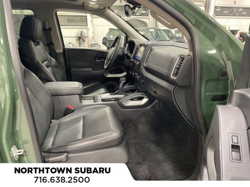 Used 2022 Nissan Frontier SV w/ SV Premium Package image 3