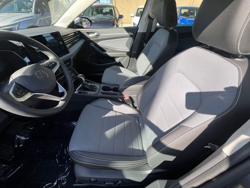 Used 2025 Volkswagen Jetta SE image 27