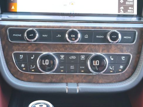 New 2025 Bentley Bentayga image 19