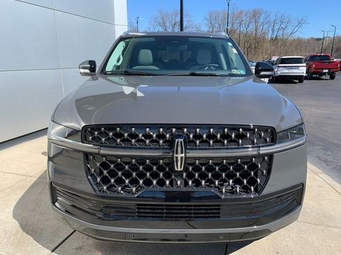 New 2026 Lincoln Navigator L Black Label AWD/4WD image 10