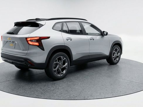Used 2025 Chevrolet Trax LT image 9