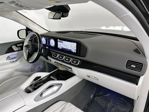 Used 2026 Mercedes-Benz Maybach GLS 600 4MATIC image 32