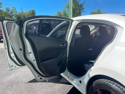 Used 2015 MAZDA MAZDA3 i Sport FWD image 12