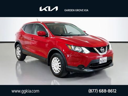 Used 2017 Nissan Rogue Sport S image 1