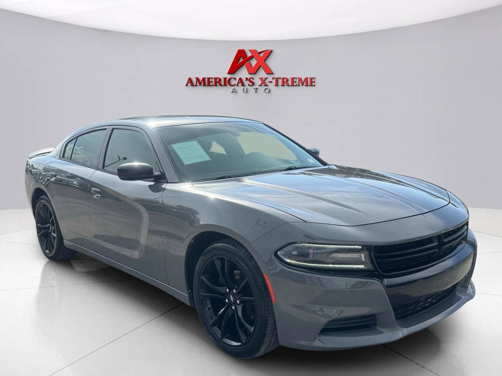 Used 2018 Dodge Charger SXT w/ Blacktop Package RWD image 8