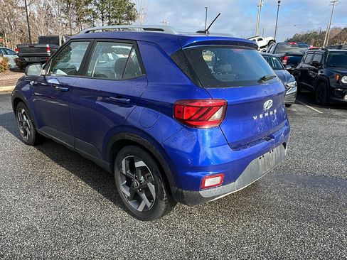 Used 2023 Hyundai Venue SEL image 10