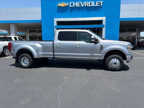 Used 2020 Ford F350 Lariat w/ Lariat Ultimate Package AWD/4WD image 3