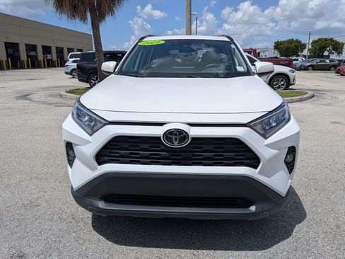 Used 2021 Toyota RAV4 XLE w/ Convenience Package FWD image 9