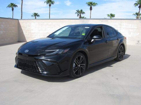 Used 2025 Toyota Camry XSE FWD image 1