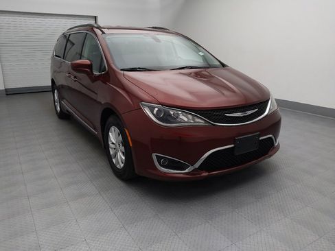 Used 2017 Chrysler Pacifica Touring-L FWD image 11