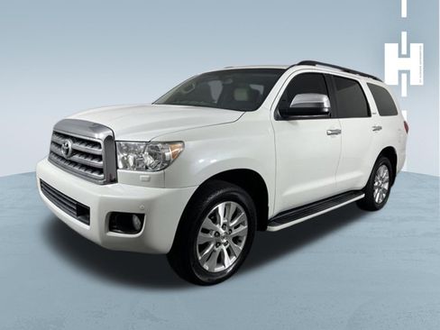 Used 2017 Toyota Sequoia Platinum RWD image 4