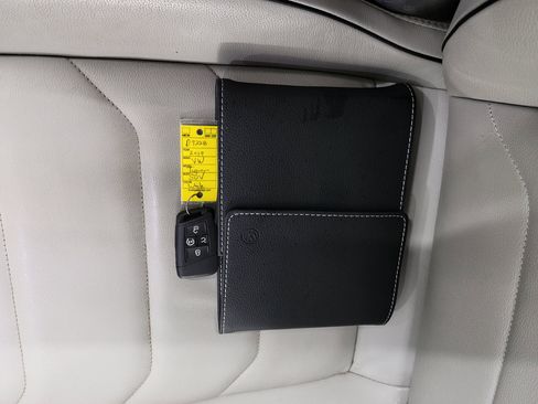 Used 2019 Volkswagen Tiguan SEL Premium w/ 3rd Row Seat Package image 38