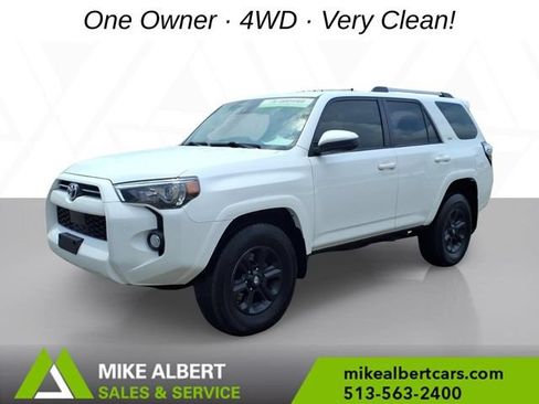 Used 2020 Toyota 4Runner SR5 AWD/4WD image 3